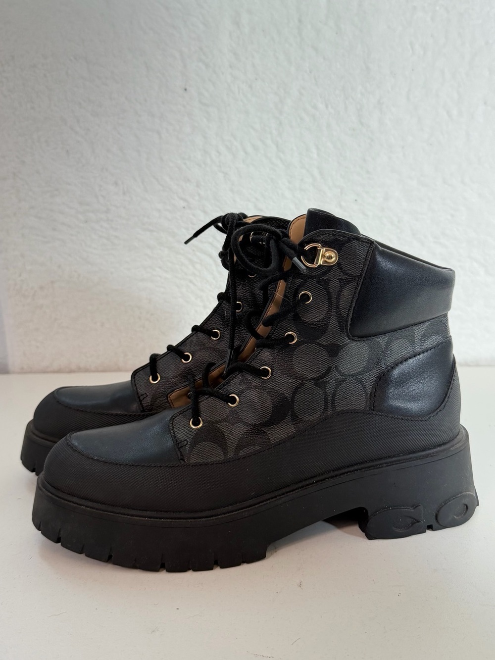 Coach Signature Lace-Up Lug Sole Platform Boots Black Women’s size 8
